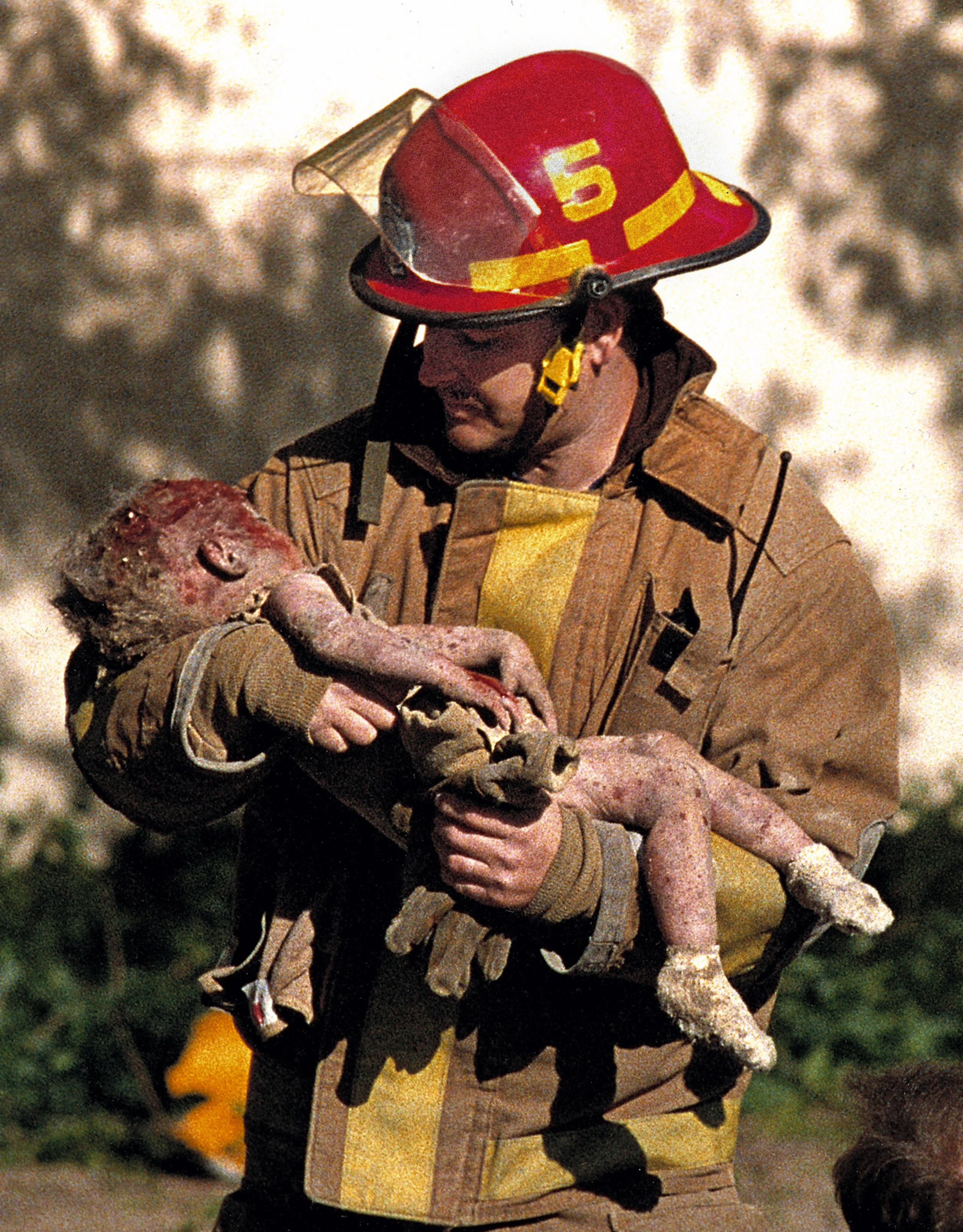 Oklahoma City fire Capt. Chris Fields carries 1-year-old Baylee Almon, injured in the April, 19, 1995 bombing of the Alfred Murrah Federal Building in downtown Oklahoma City. The child died of her injuries. (Charles H. Porter IV via AP)